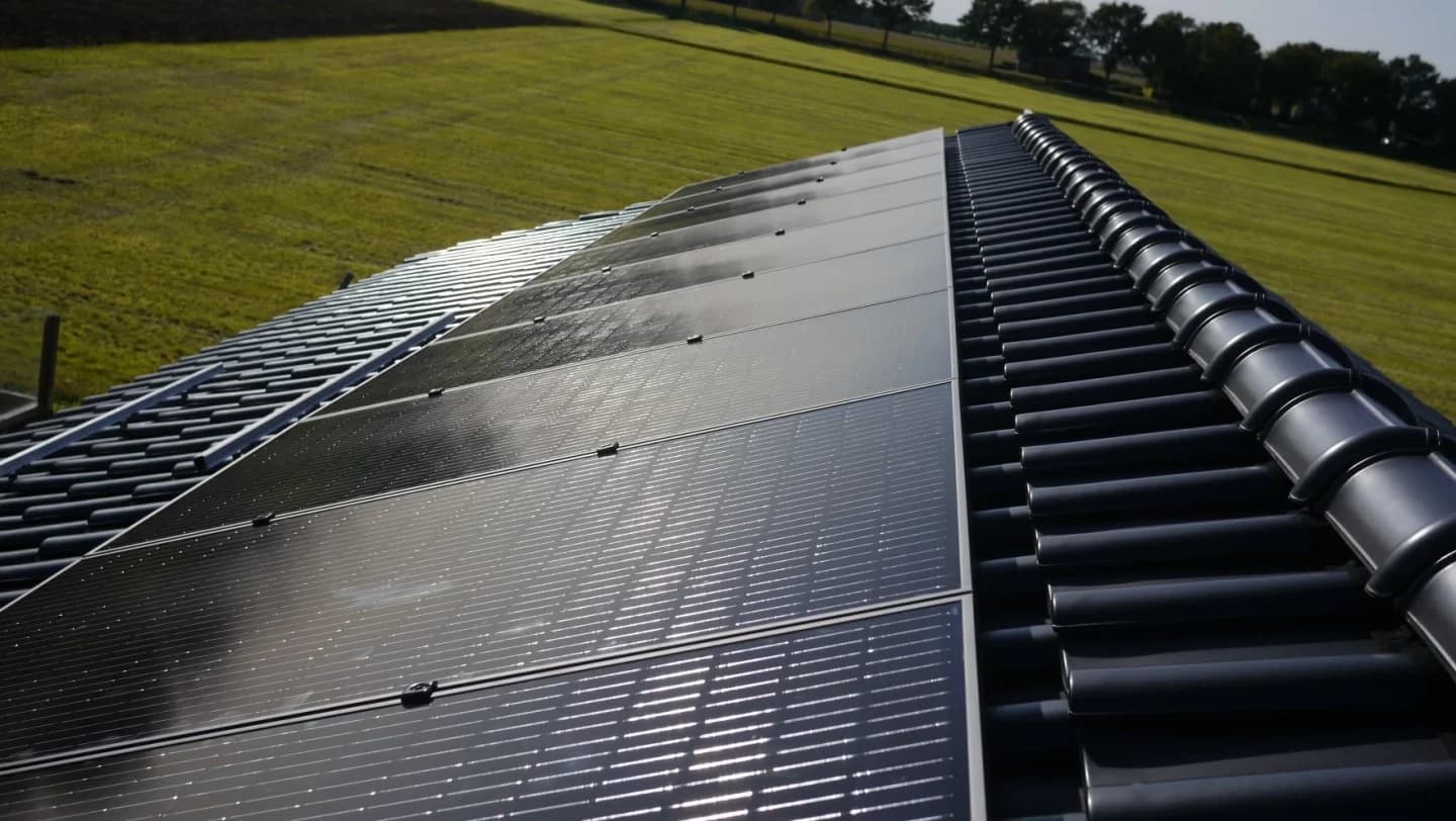 Foto van Zonnepanelen op een dak